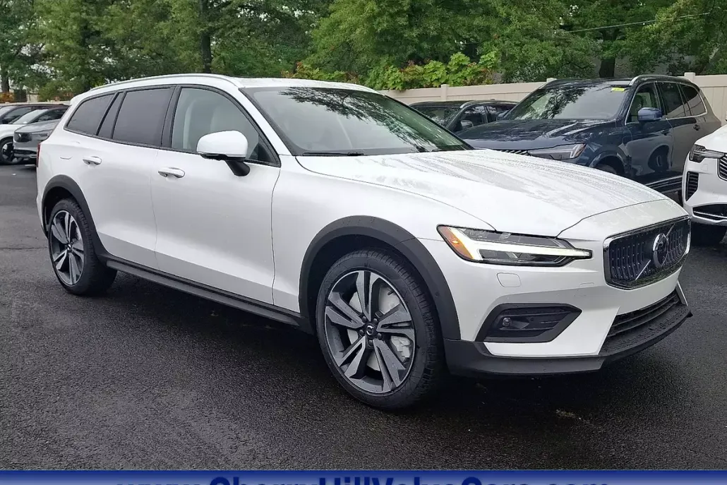 2026 Volvo V60 Cross Country B5 Plus photo 1