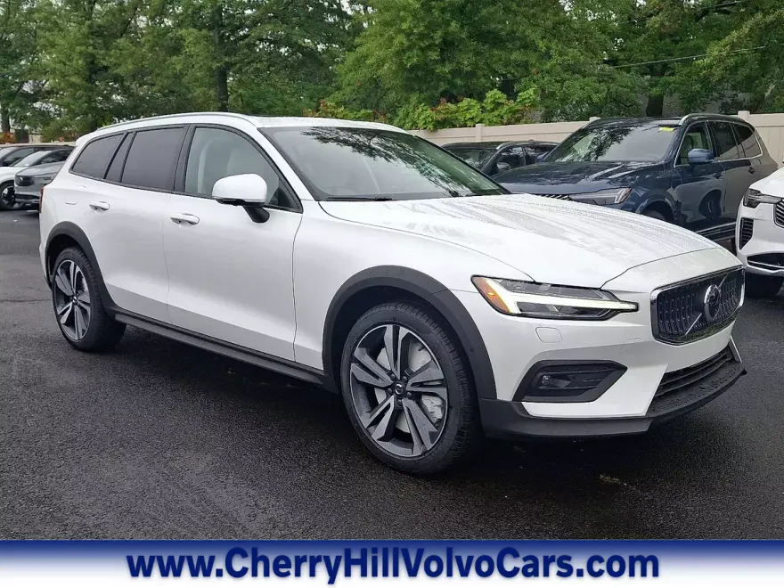 2026 Volvo V60 Cross Country B5 Plus photo 1
