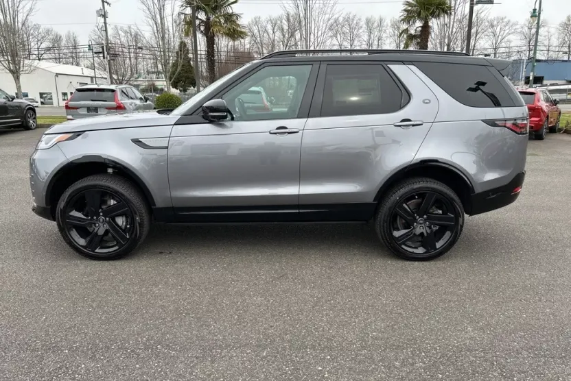 2025 Land Rover Discovery SE photo 1