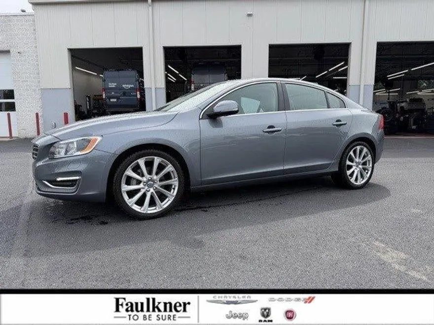 2017 Volvo S60 T5 AWD Inscription Platinum photo 1