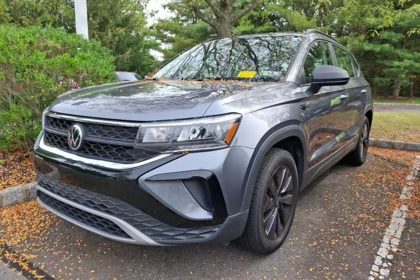 2022 Volkswagen Taos S photo 1