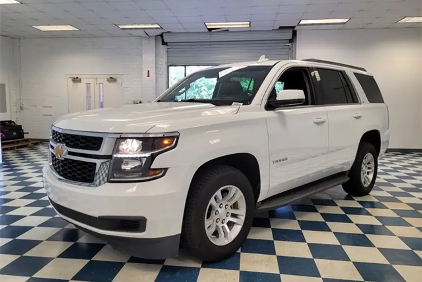 2017 Chevrolet Tahoe LT photo 1