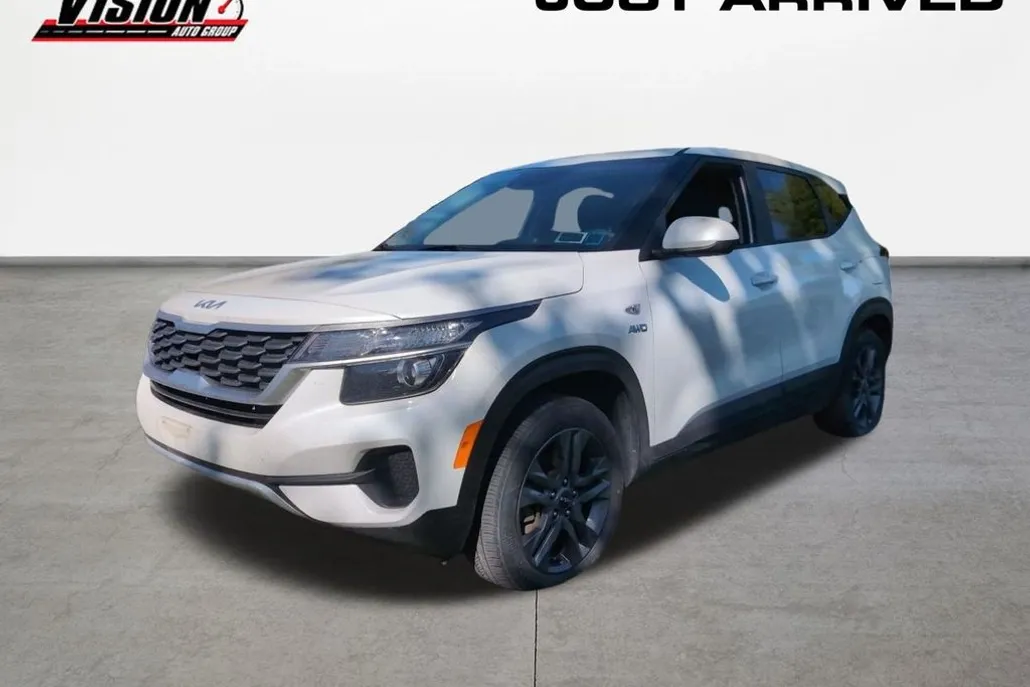 2023 Kia Seltos LX photo 1