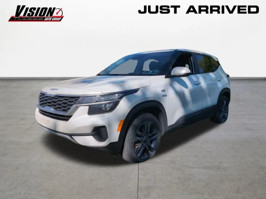2023 Kia Seltos LX photo 1