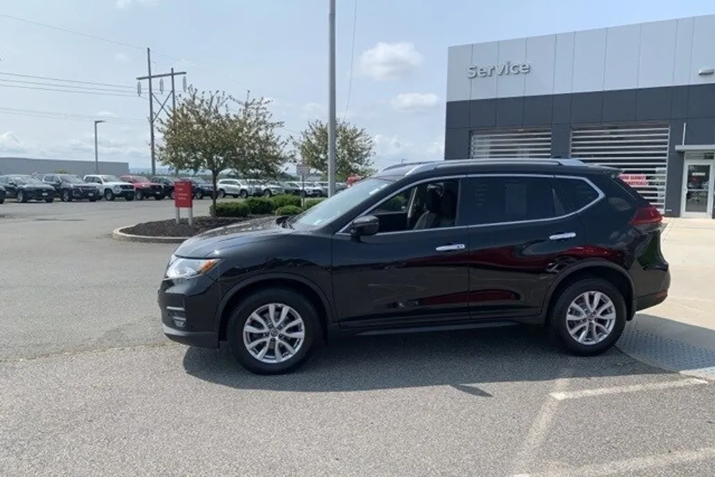 2020 Nissan Rogue SV photo 1