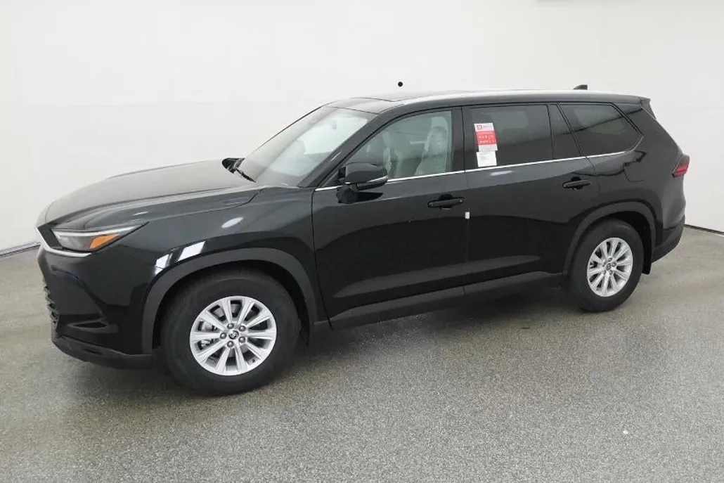 2025 Toyota Grand Highlander XLE photo 1