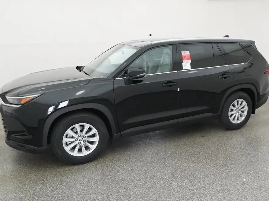 2025 Toyota Grand Highlander XLE photo 1