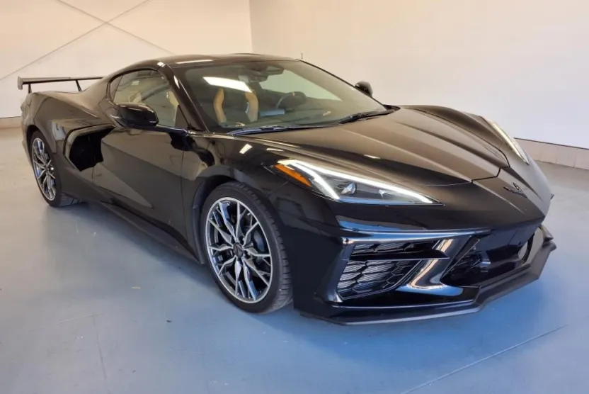 2025 Chevrolet Corvette Stingray 2LT photo 1
