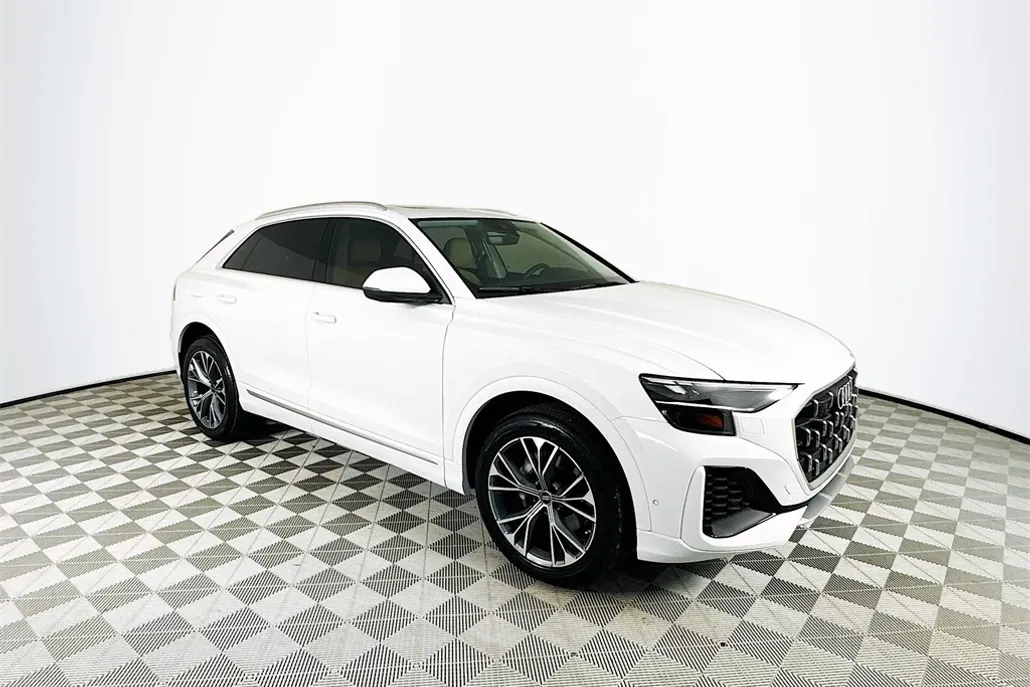 2025 Audi Q8 55 Premium Plus photo 1