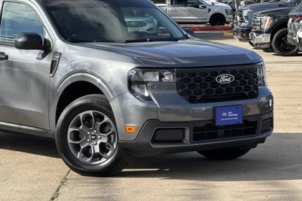 2025 Ford Maverick XLT photo 1