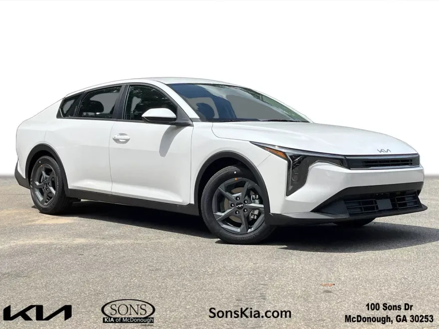 2025 Kia K4 LXS photo 1