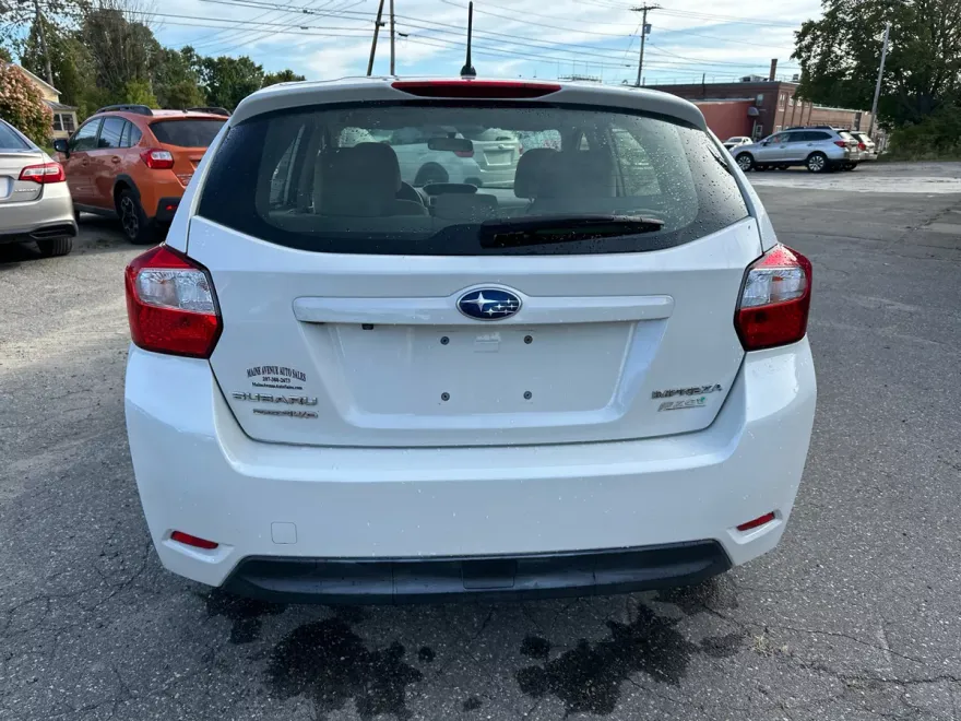 2015 Subaru Impreza 2.0i photo 1