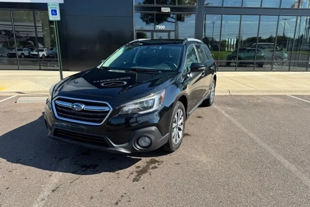 2019 Subaru Outback 3.6R Touring photo 1