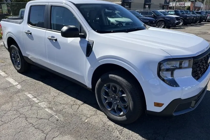 2025 Ford Maverick XLT photo 1