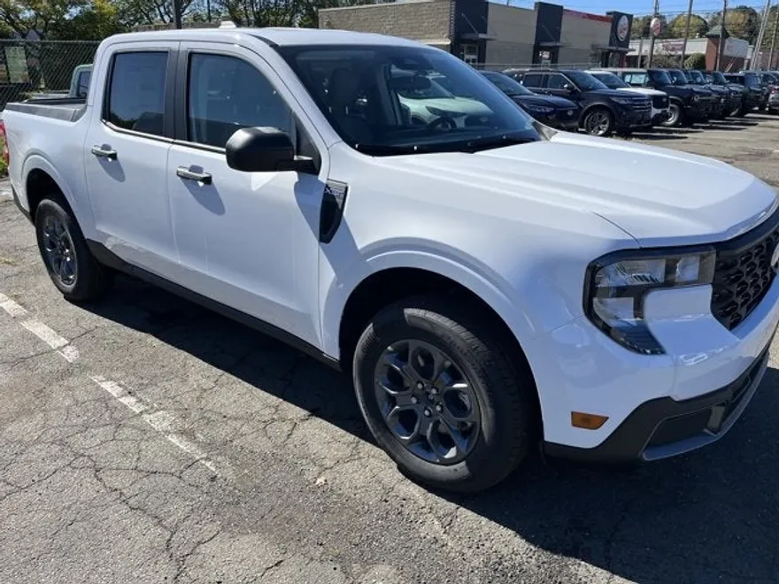 2025 Ford Maverick XLT photo 1