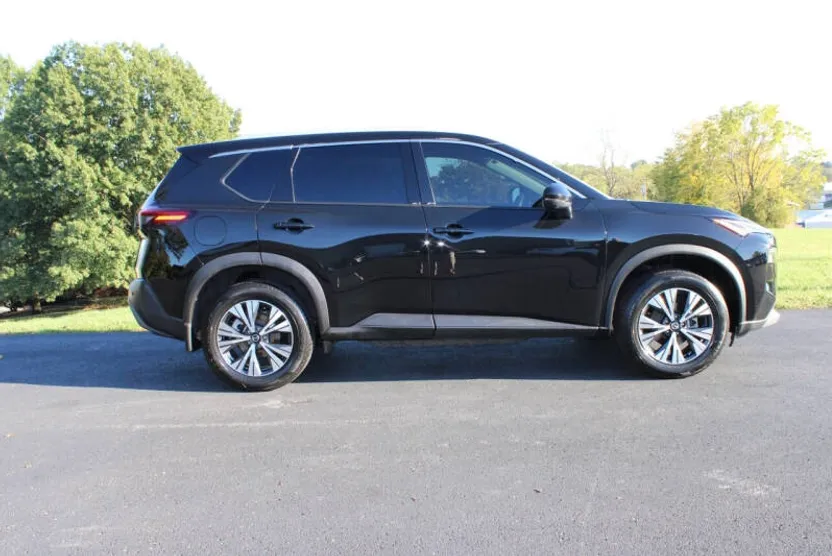 2021 Nissan Rogue SV photo 1