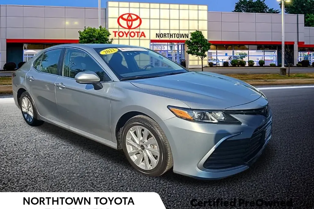 2022 Toyota Camry LE photo 1
