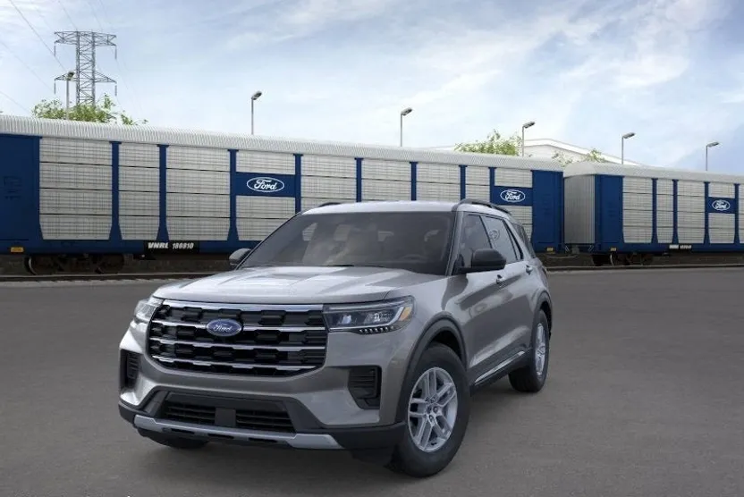 2025 Ford Explorer photo 1