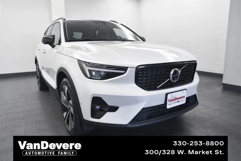 2025 Volvo XC40 Plus photo 1