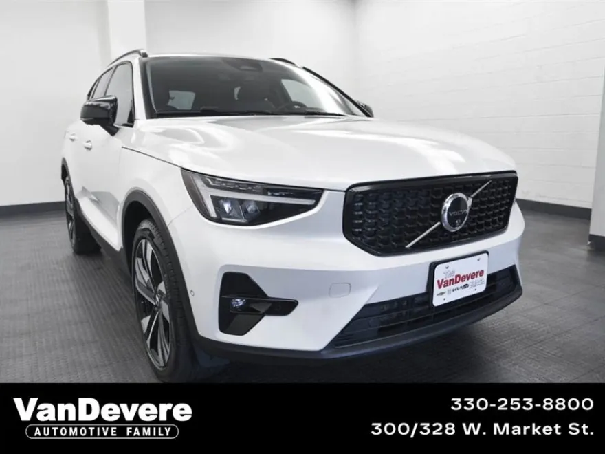 2025 Volvo XC40 Plus photo 1