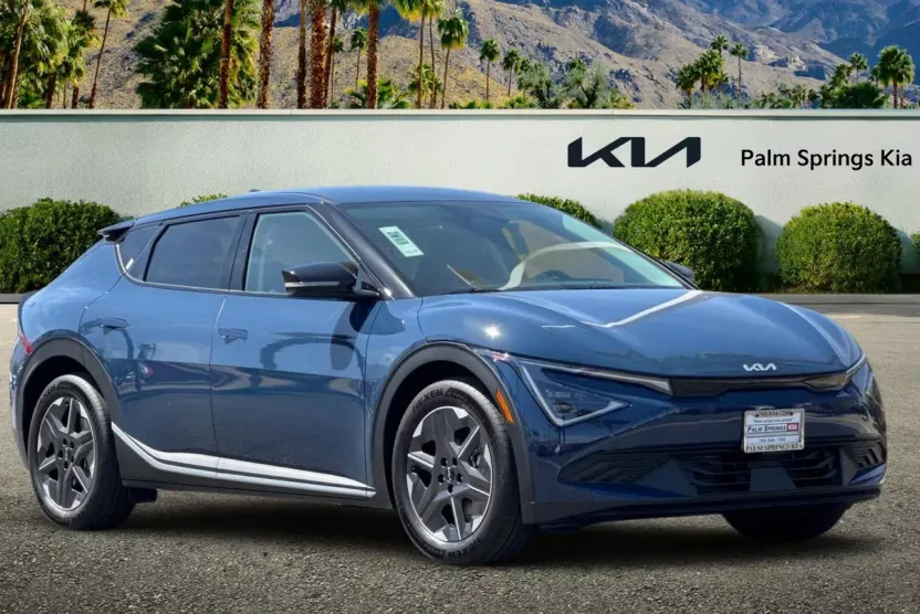 2025 Kia EV6 Light photo 1