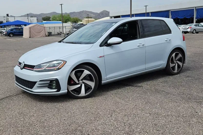 2020 Volkswagen Golf GTI SE photo 1