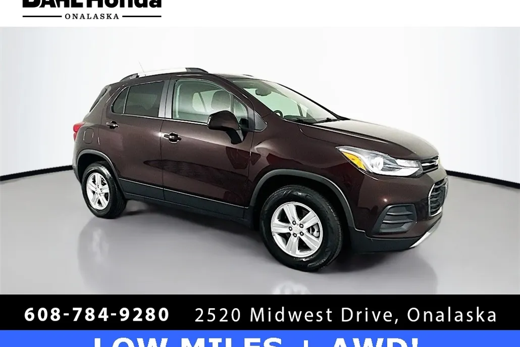 2022 Chevrolet Trax LT photo 1