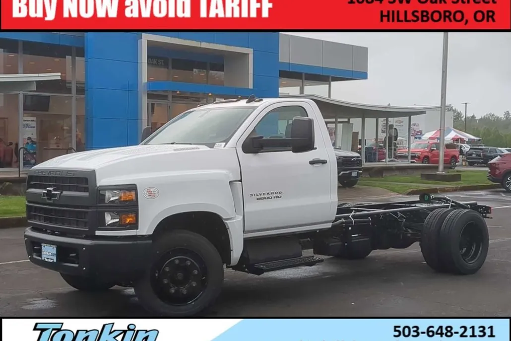2023 Chevrolet Silverado 5500HD LT photo 1