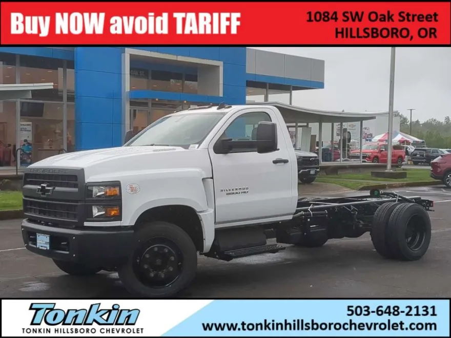 2023 Chevrolet Silverado 5500HD LT photo 1