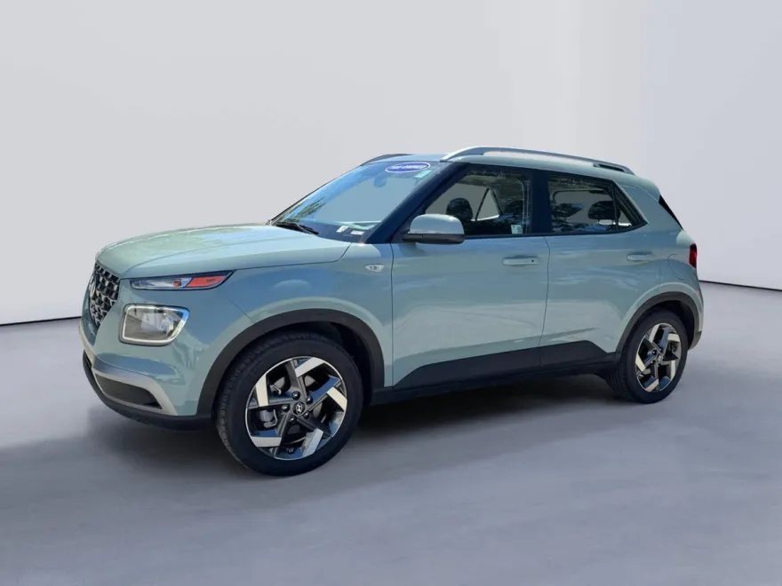 2025 Hyundai Venue SEL photo 1