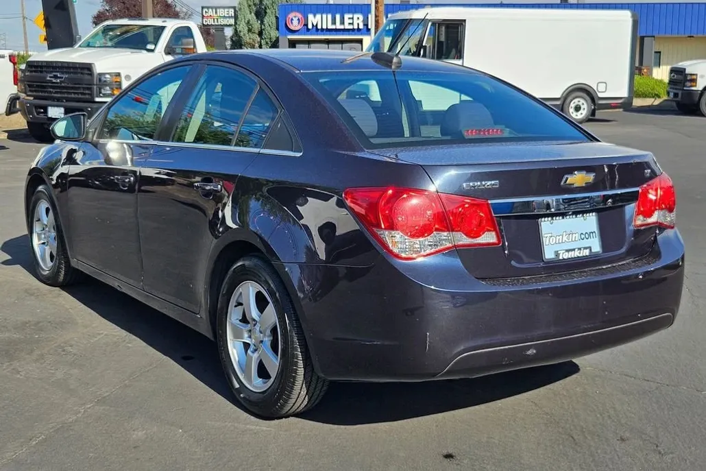 2015 Chevrolet Cruze LT photo 1
