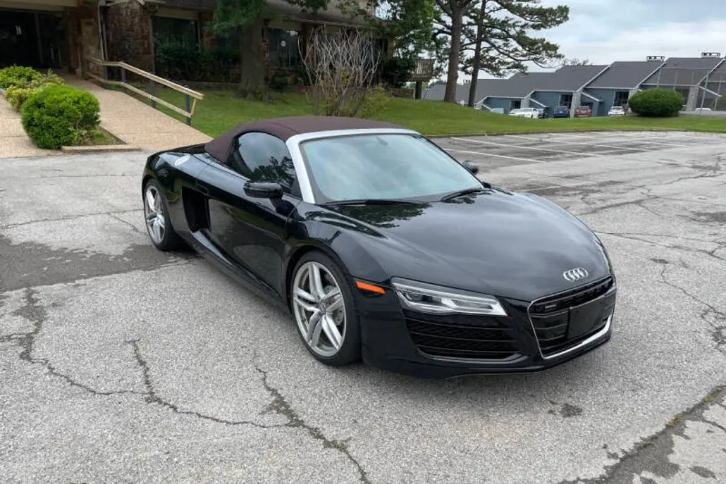 2014 Audi R8 4.2 Quattro Spyder photo 1