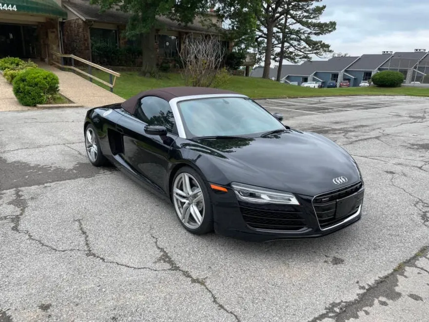 2014 Audi R8 4.2 Quattro Spyder photo 1