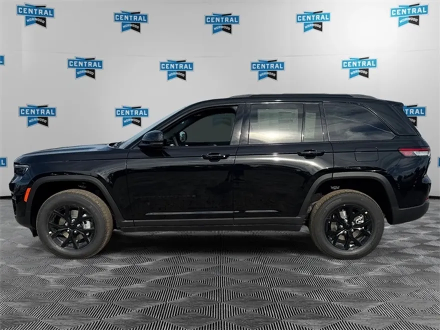 2025 Jeep Grand Cherokee Altitude photo 1