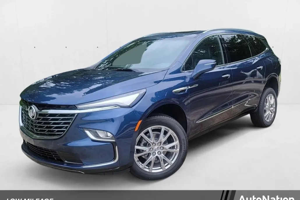 2023 Buick Enclave Essence photo 1