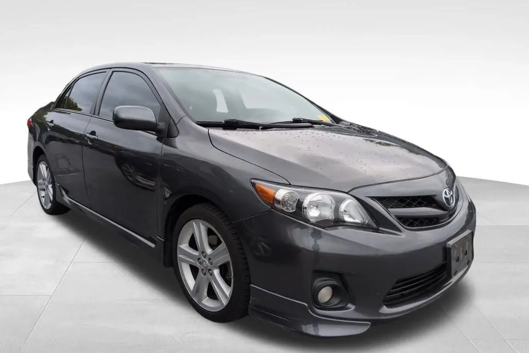 2013 Toyota Corolla L photo 1