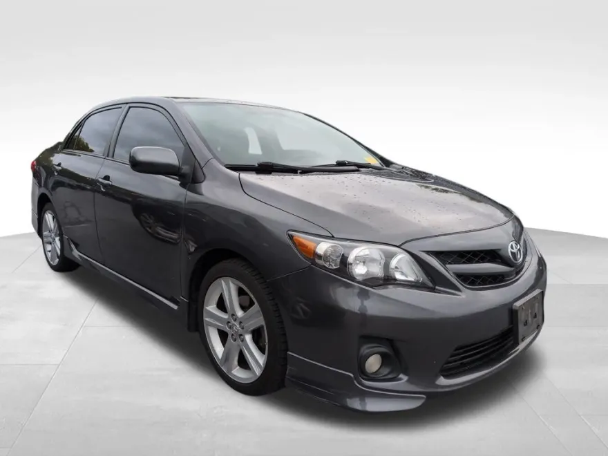 2013 Toyota Corolla L photo 1