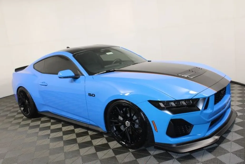 2025 Ford Mustang GT photo 1