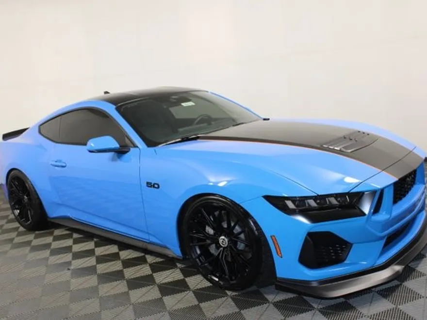 2025 Ford Mustang GT photo 1