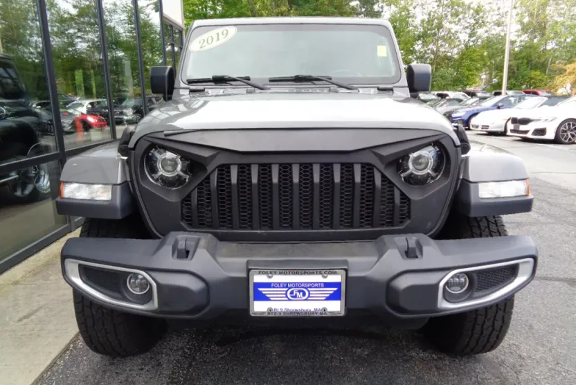 2019 Jeep Wrangler Unlimited Sahara photo 1