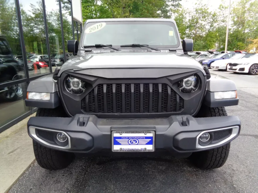 2019 Jeep Wrangler Unlimited Sahara photo 1