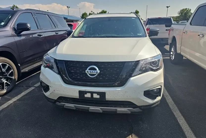 2020 Nissan Pathfinder SL photo 1