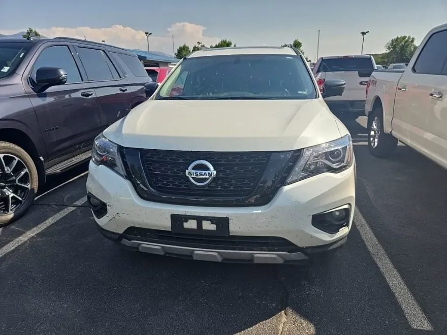2020 Nissan Pathfinder SL photo 1