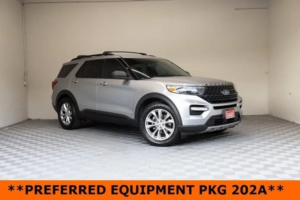 2020 Ford Explorer XLT photo 1