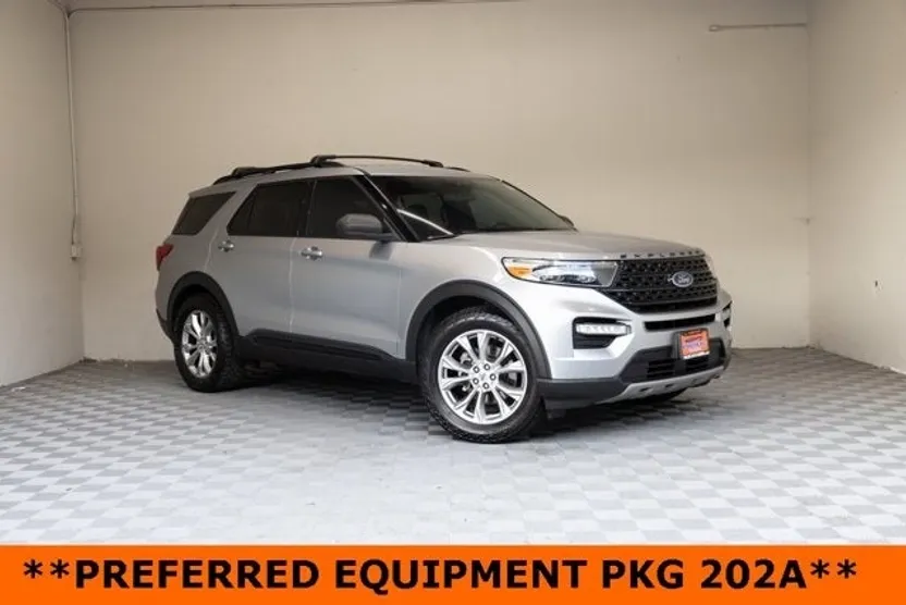 2020 Ford Explorer XLT photo 1