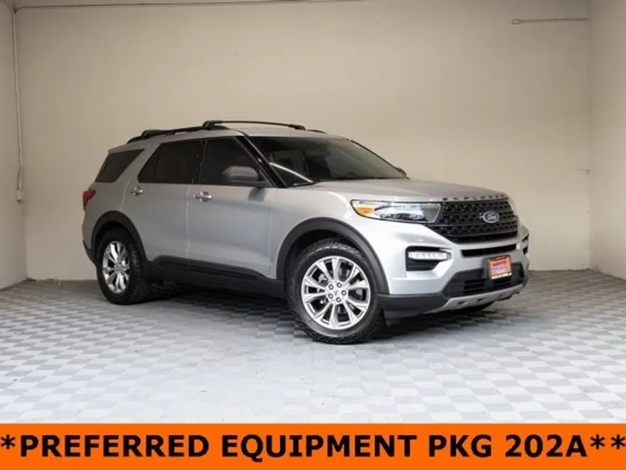 2020 Ford Explorer XLT photo 1