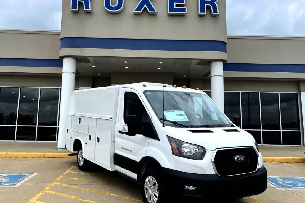2024 Ford Transit Cutaway photo 1