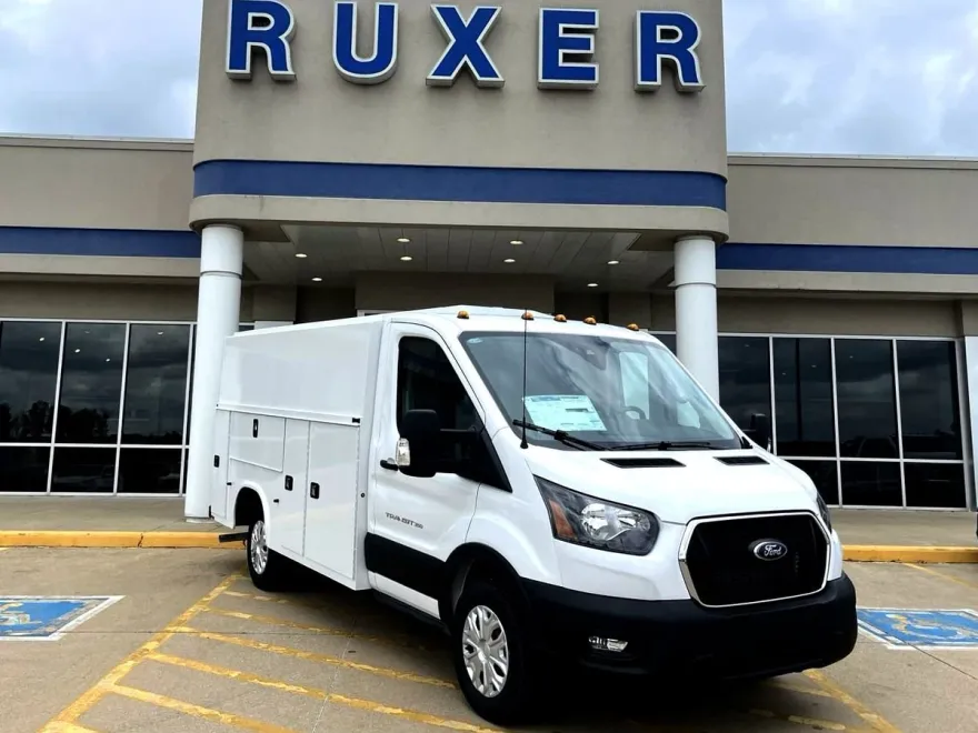 2024 Ford Transit Cutaway photo 1