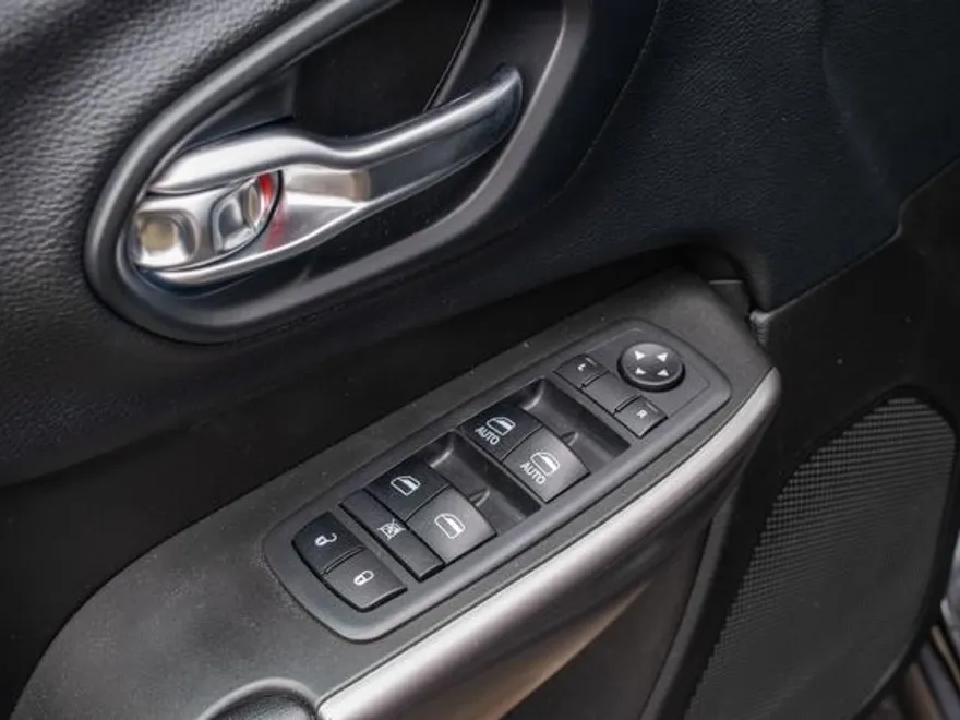 2019 Jeep Cherokee Latitude photo 13