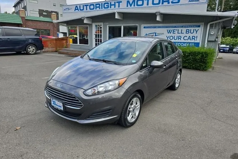 2017 Ford Fiesta SE photo 1